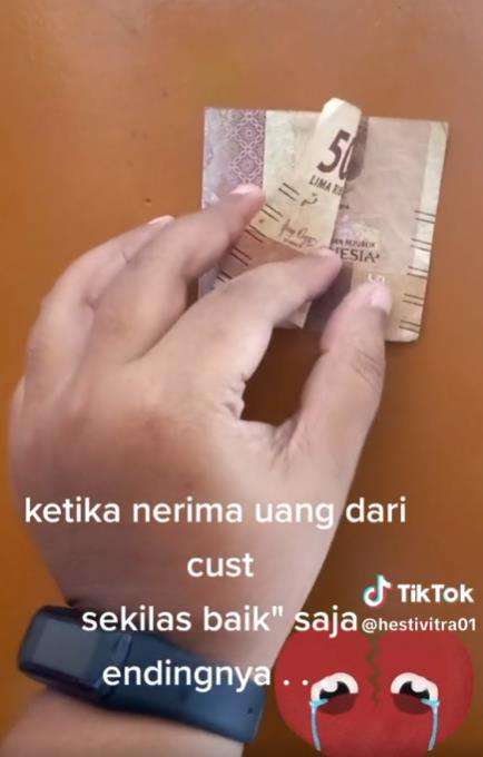 Dapat uang dari customer malah kaget lihat gambarnya.