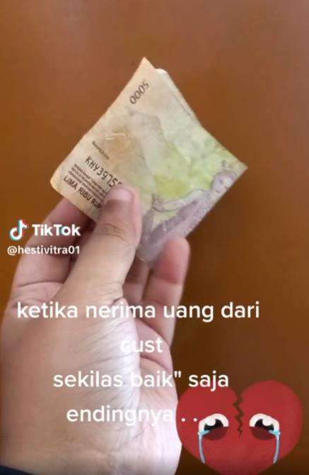 Dapat uang dari customer malah kaget lihat gambarnya.