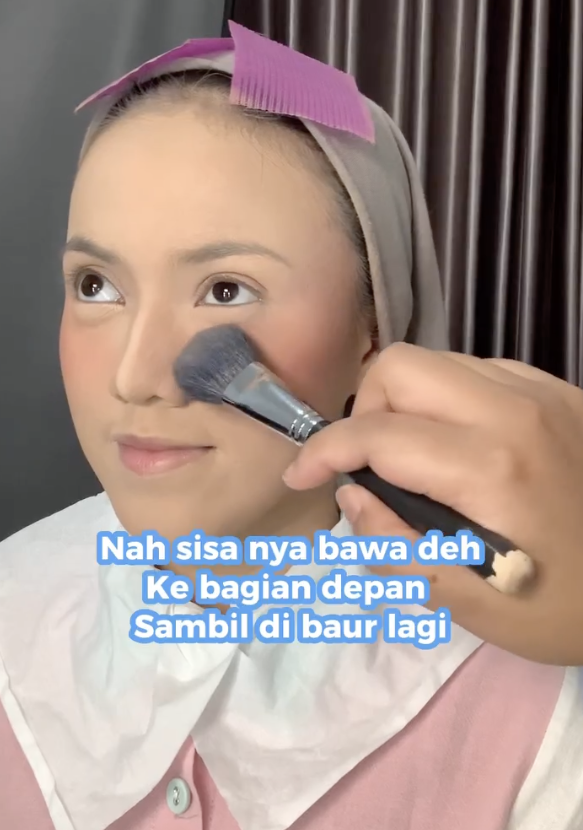 Memakai Blush