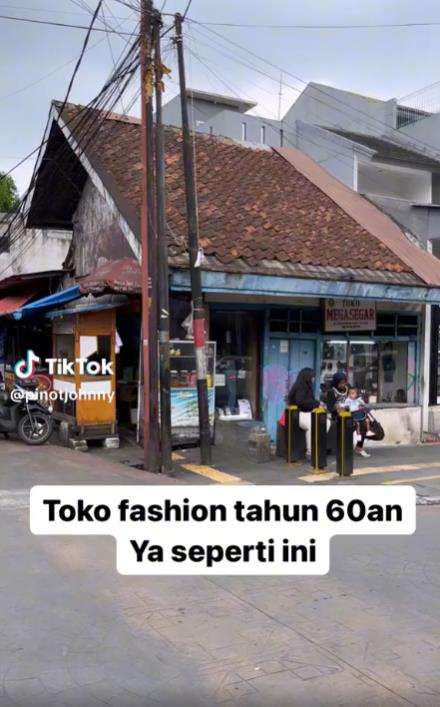 Penampakan toko fashion jadul tahun 60an.