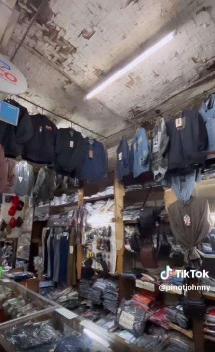 Penampakan toko fashion jadul tahun 60an.