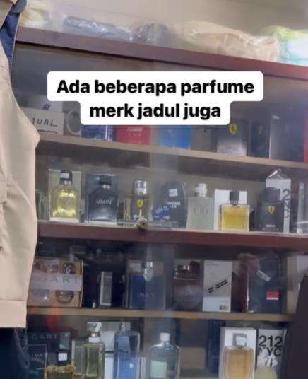 Penampakan toko fashion jadul tahun 60an.