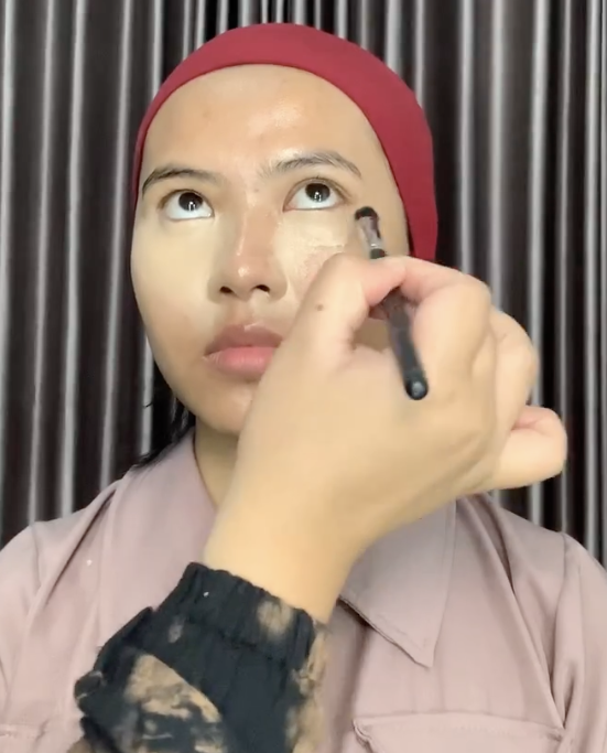 Memakai Cream Foundation