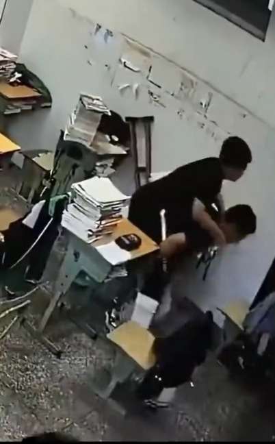 Merinding! Aksi Heroik Siswa Gendong Teman Sekelasnya Saat Terjadi Gempa Buat Warganet Kagum