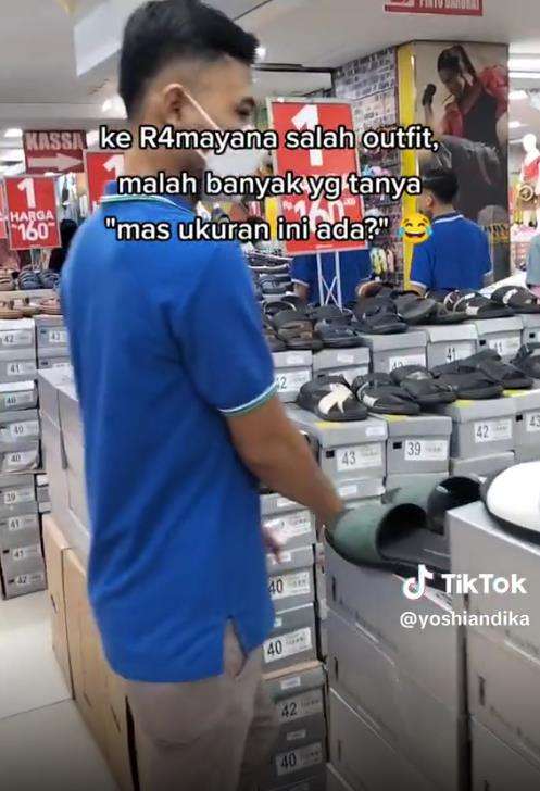 Viral salah kostum bajunya sama dengan seragam karyawan Ramayana.