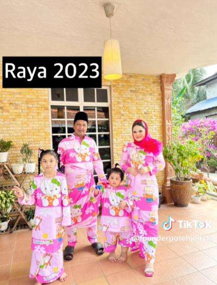 Baju Lebaran unik bertema Hello Kitty.