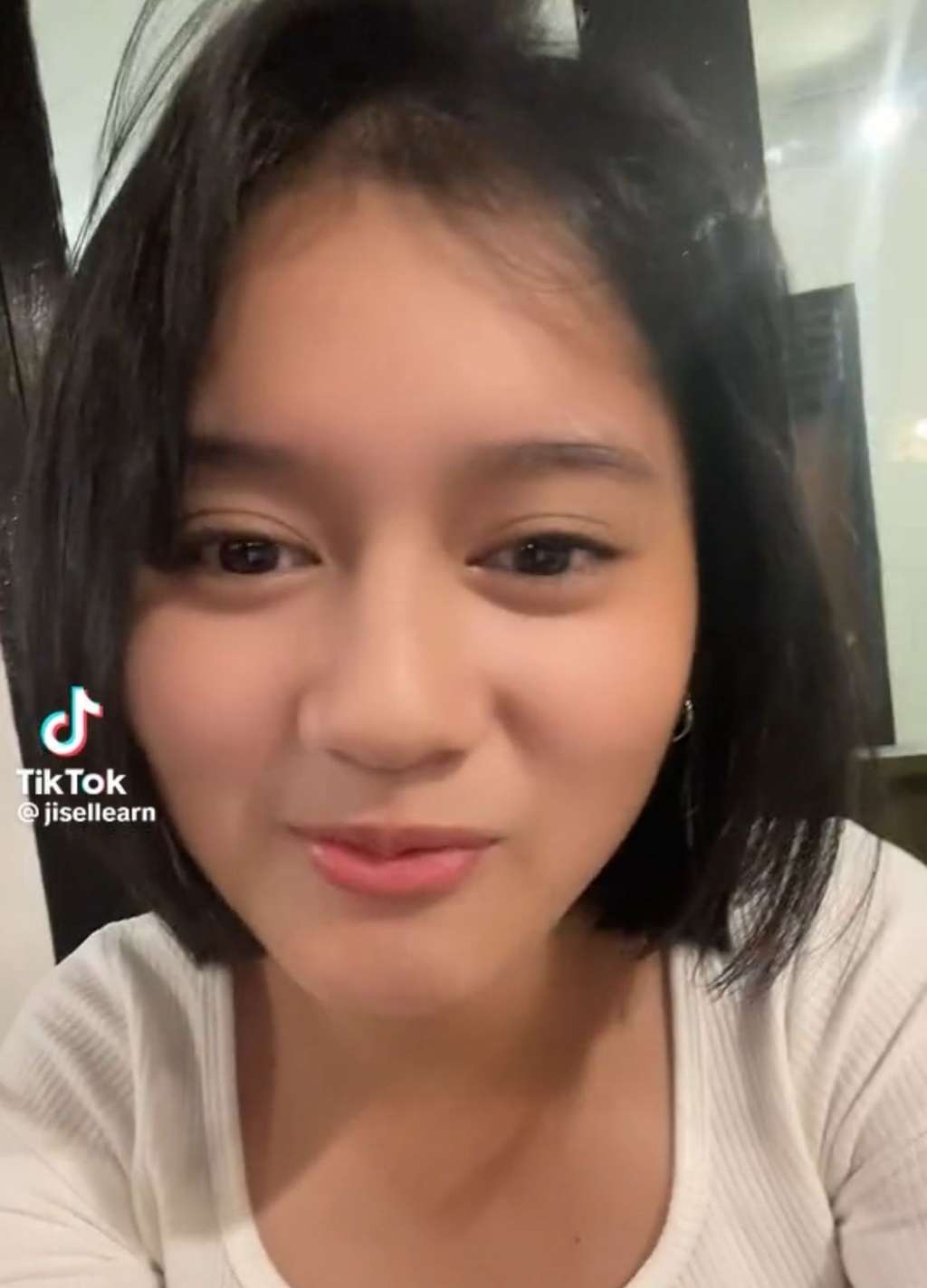Viral Ibu dan Anak Punya Wajah Mungil dan Imut, Penampakan Sang Ayah yang Beda Sendiri Curi Perhatian
