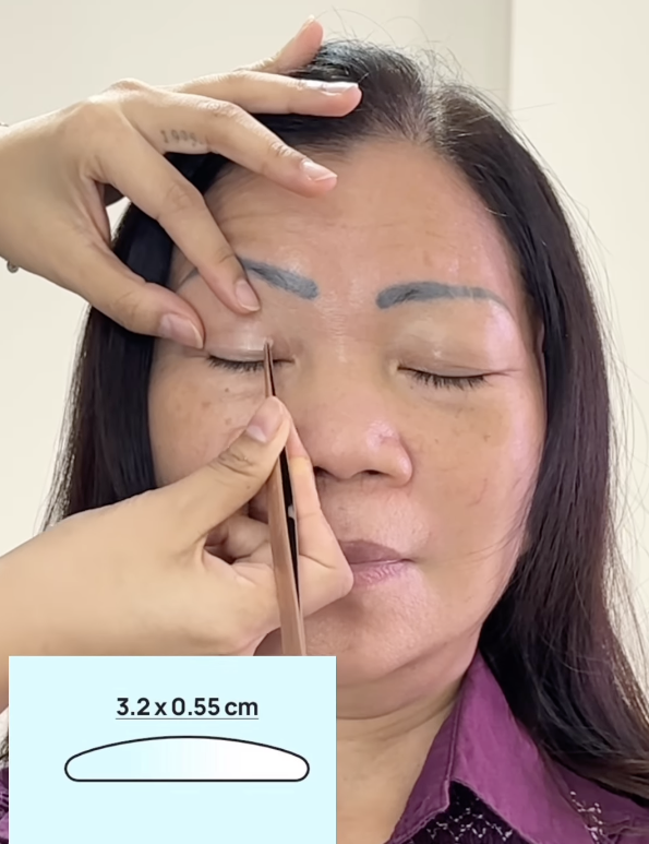 Memakai Eyelid Tape