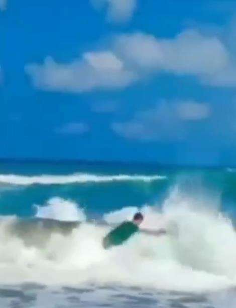 Buktikan larangan pakai baju hijau di Pantai Selatan hanyalah mitos.