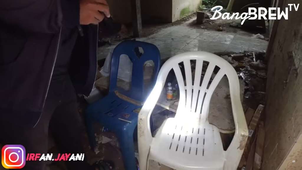 Viral Kisah Dokter Wayan, Tinggal Sendiri di Rumah Terbengkalai yang Penuh Sampah dan Masih Terima Pasien