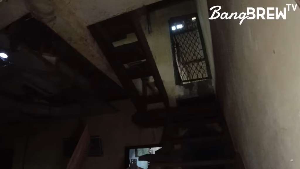 Viral Kisah Dokter Wayan, Tinggal Sendiri di Rumah Terbengkalai yang Penuh Sampah dan Masih Terima Pasien