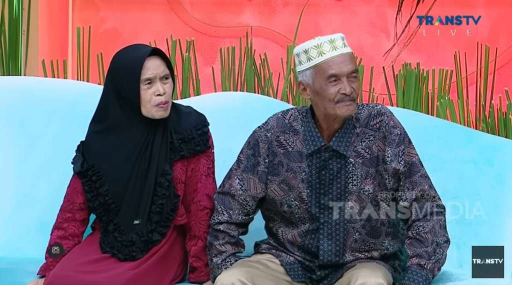 Abah Jajang dan istrinya