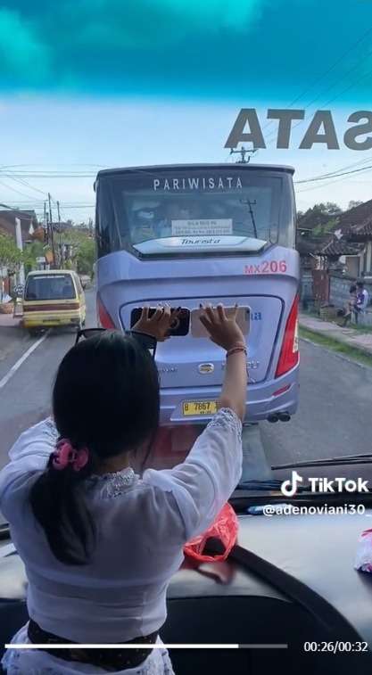 Momen Kocak Pelajar Heboh Tukeran Nomor Handphone di Beda Bus Saat Study Tour, Malah Jadi Ajang Cari Jodoh