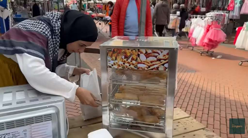 Potret Shireen Sungkar bantu mamanya jualan di Belanda