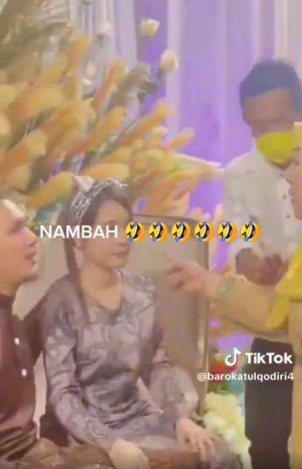 Momen istri sah labrak suami di pelaminan.