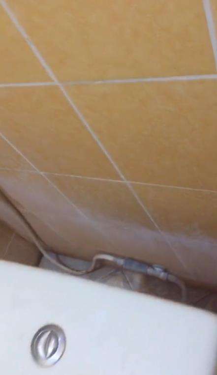 Pamer rumah orangtua desainnya aneh.