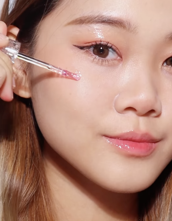 Memakai Lip Gloss