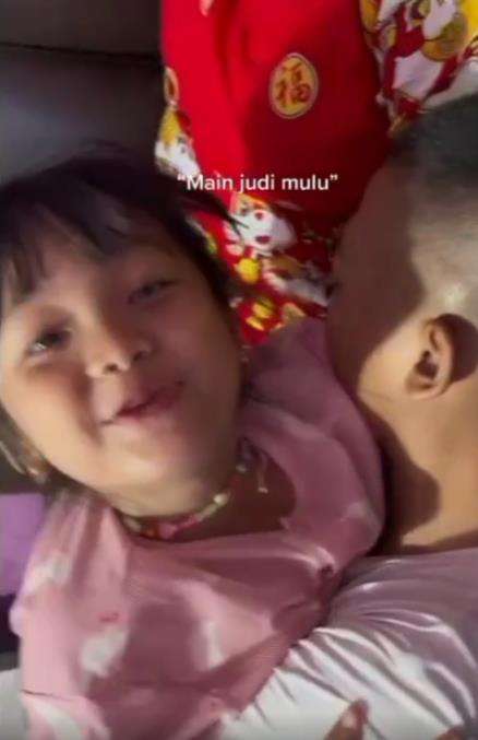 Viral curhat bocah punya bapak penjudi.