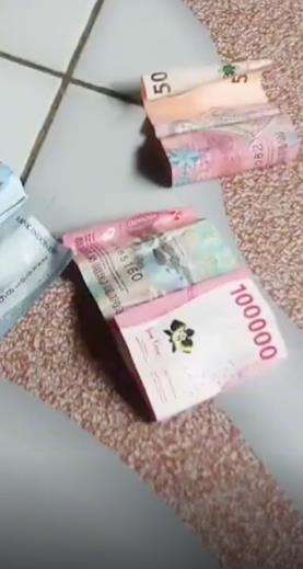 Curhatan pedagang sering ketipu uang kertas baru.