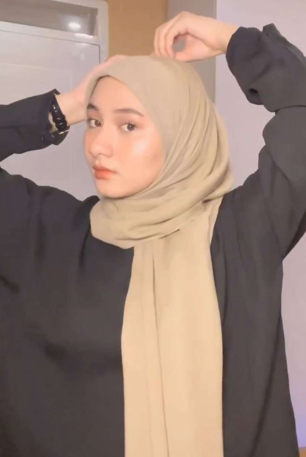 Hijab Segiempat Lilit, Dapatkan Look Manis Menutup Dada