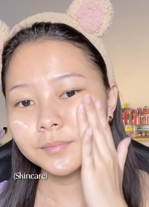 Memakai Skincare