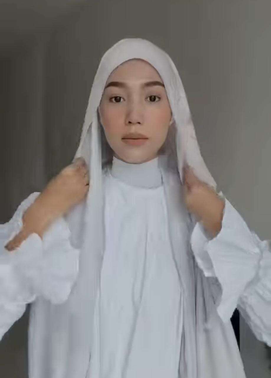Hanya Perlu Ikat Pashmina, Dapatkan Clean Look Hijab
