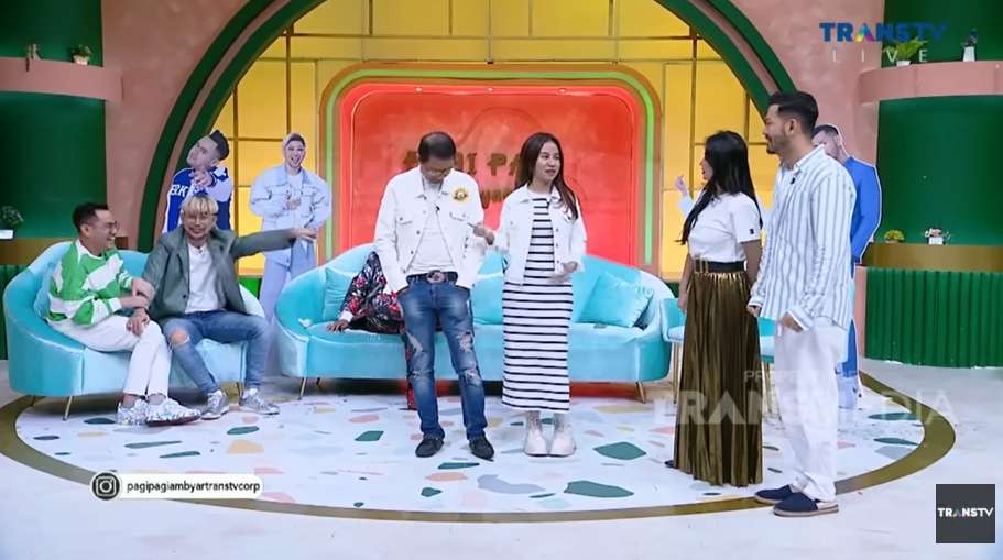 Harga outfit Mayang dan Dody Soedrajat