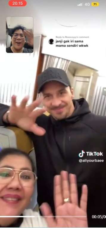 Emak-Emak VC Anaknya Pamer Ketemu Pemain Bola Ibrahimovic, Bikin Pendukung AC Milan Iri!