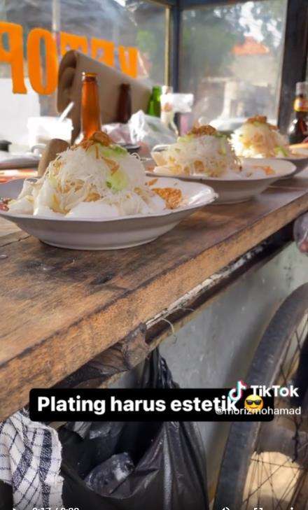 Penjual ketoprak paling rapi dan aesthetic.