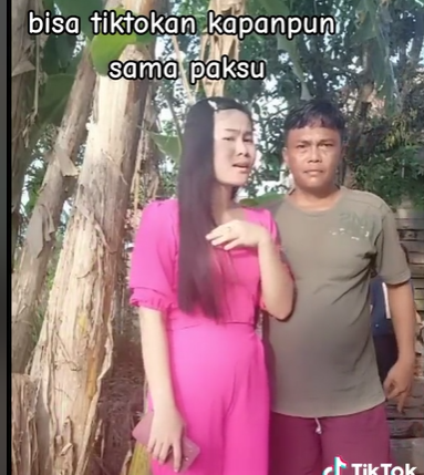 TikTok @karlinaani98