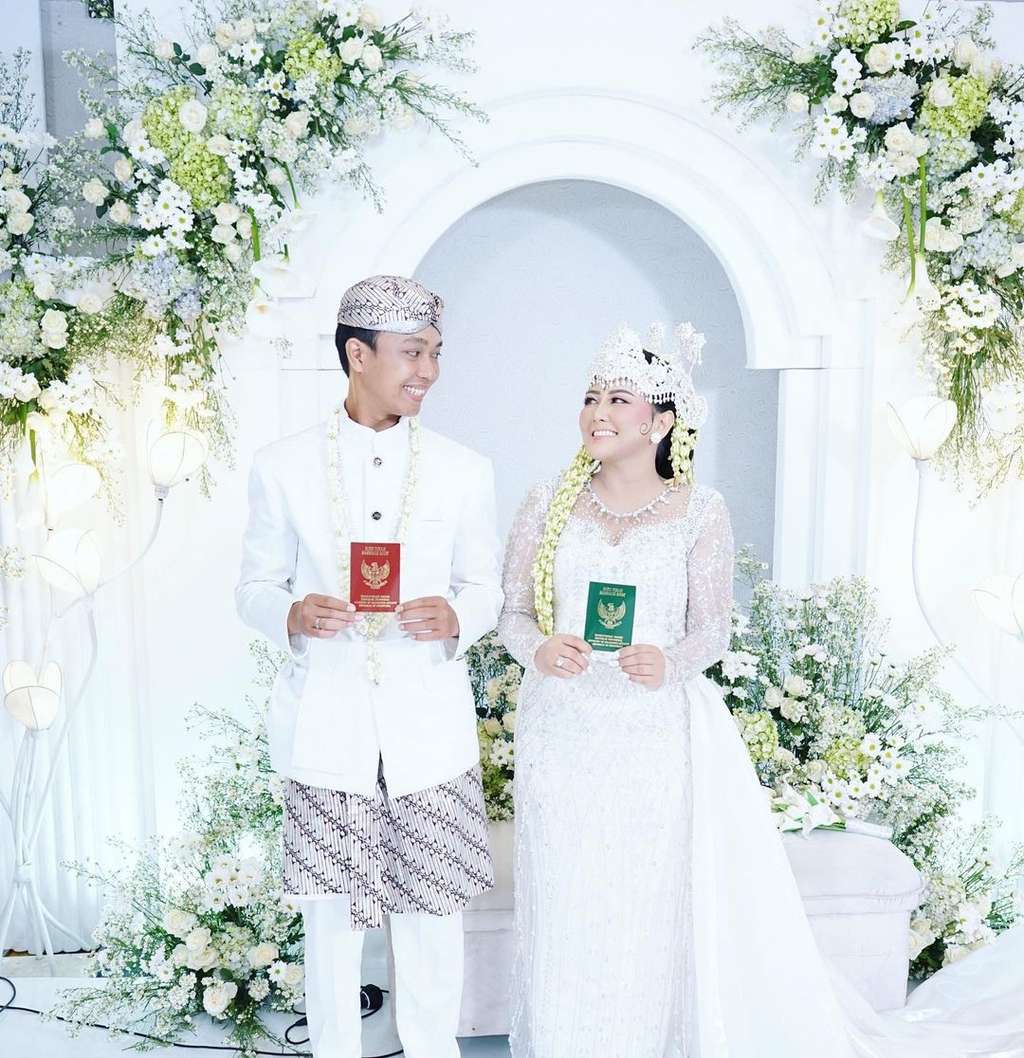 Potret Pernikahan Adik Via Vallen