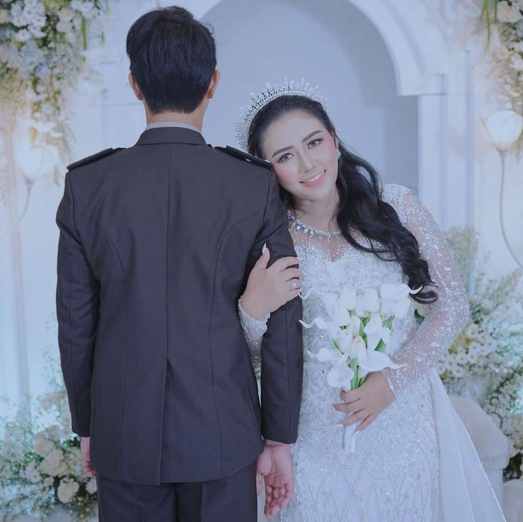 Potret Pernikahan Adik Via Vallen