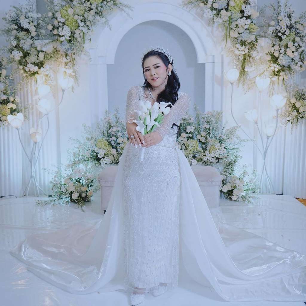 Potret Pernikahan Adik Via Vallen