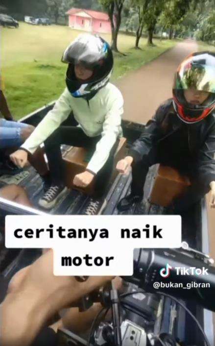 Ngakak behind the scene sinetron lagi naik motor beriringan.