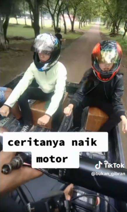 Ngakak behind the scene sinetron lagi naik motor beriringan.