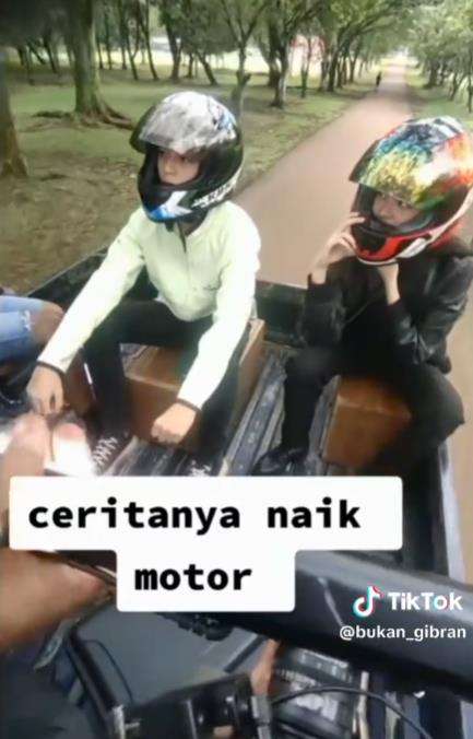Ngakak behind the scene sinetron lagi naik motor beriringan.