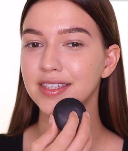 Memakai Setting Spray