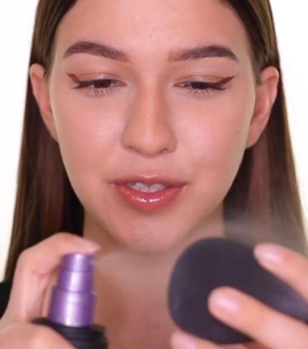 Memakai Setting Spray