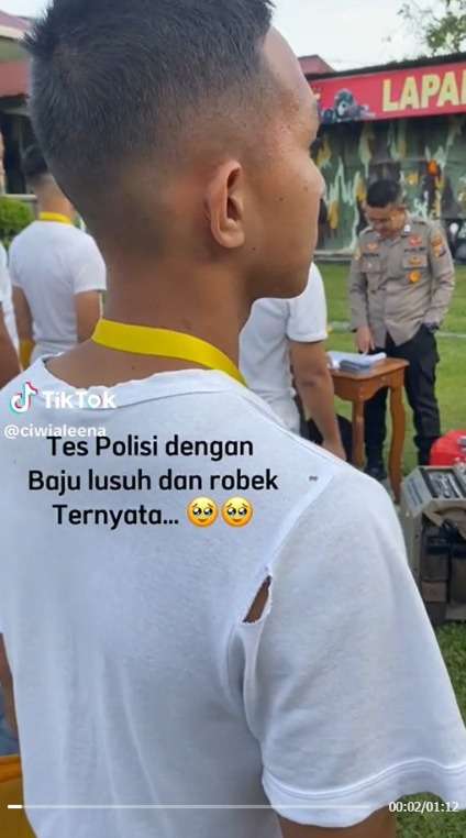 Viral Remaja Tes Masuk Polisi Pakai Baju Lusuh dan Sobek, Ceritanya Penuh Haru
