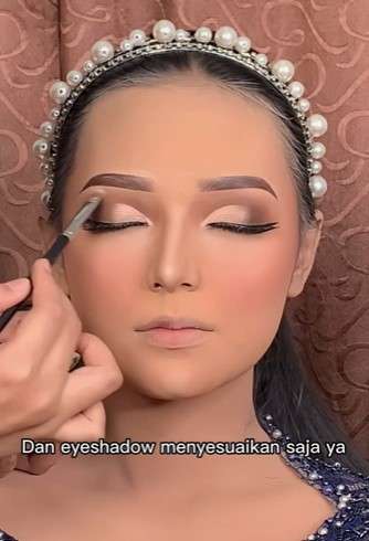Memakai Eyeshadow