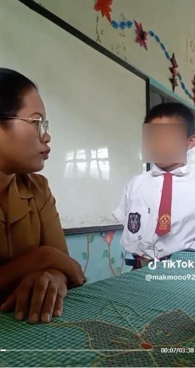 Ketulusan Hati Guru SD Kasih Uang Jajan ke Muridnya dan Jelaskan Alasannya di Kelas, Bikin Terenyuh