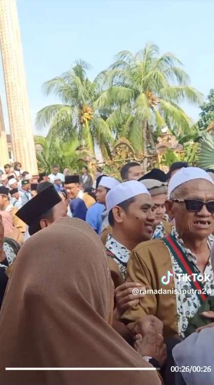 Viral Video Sultan Bojong Koneng Bekasi Berangkatkan Umroh Dua RT