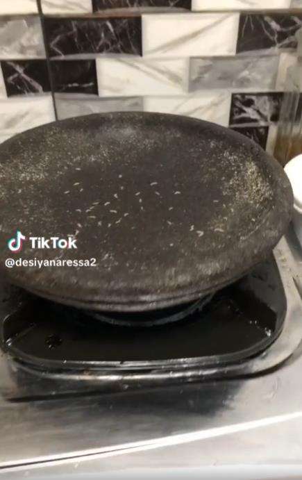Cobek batu lama tak dicuci pakai sabun, begini akibatnya.
