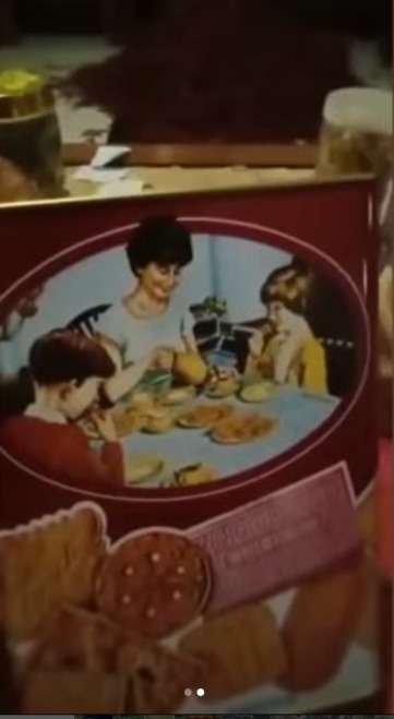 Terjawab Sudah! Emak-Emak Ungkap Cerita Dibalik Misteri Tak Ada Bapak di Kemasan Biskuit Terkenal ini Bikin Ngakak Terjawab Sudah! Emak-Emak Ungkap Cerita Dibalik Misteri Tak Ada Bapak di Kemasan Biskuit Terkenal ini Bikin Ngakak