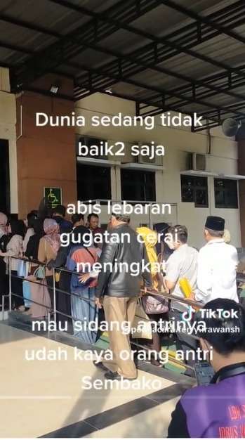 Viral Video Suasana Antrian Sidang Perceraian di Pengadilan Agama Cibonong, Mengular Seperti Anti Sembako