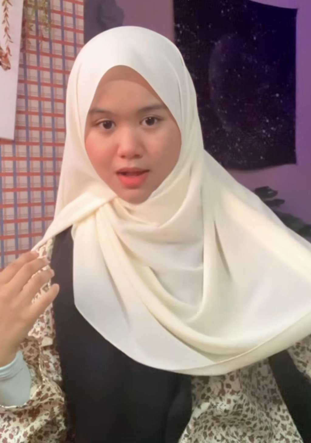 Pashmina Sifon Jadi Pilihan Tepat untuk Hijab Sweet Look