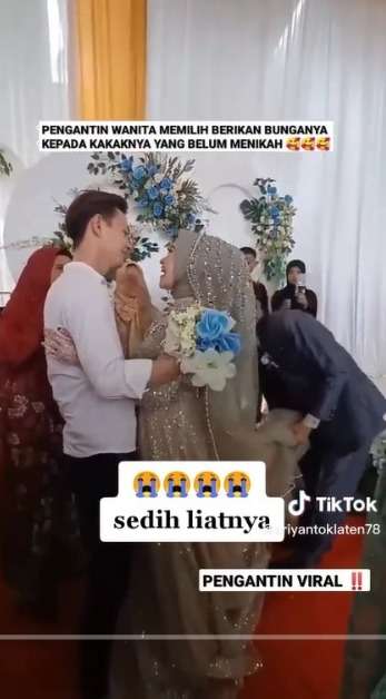 Momen Haru Adik Menikah Langkahi Sang Kakak, Mempelai Wanita ini Lakukan Hal Tak Terduga Saat Lempar Bunga