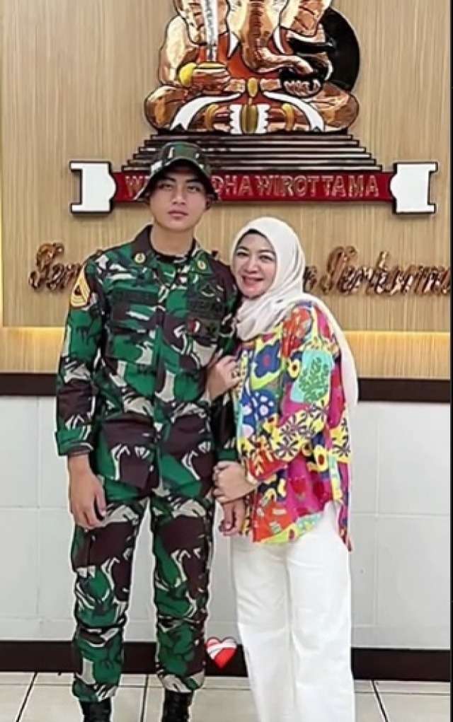 Potret Wanita Cantik Selalu Dampingi Taruna Akmil TNI, Dikira Pacar Ternyata ini Hubungan Keduanya