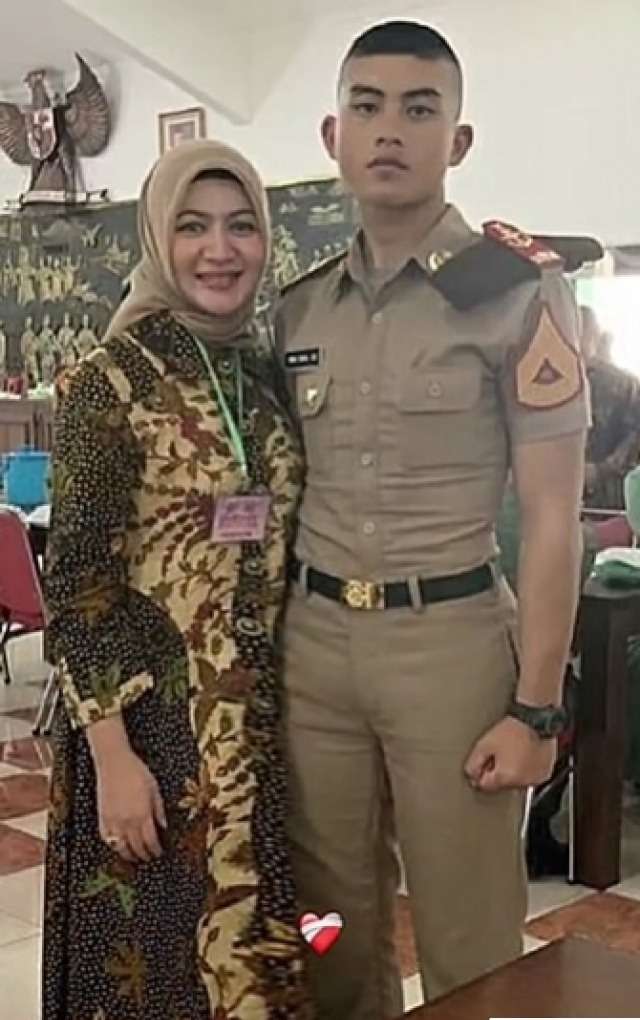 Potret Wanita Cantik Selalu Dampingi Taruna Akmil TNI, Dikira Pacar Ternyata ini Hubungan Keduanya