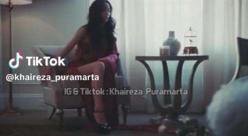 Video kocak Jisoo Blackpink diendorse sarung.